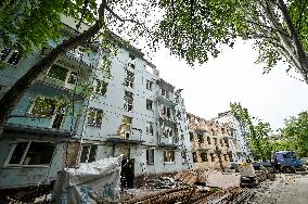 Reconstruction of apartment building damaged by Russian shelling continues in Zaporizhzhia