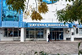 Memorial plaque to Kira Muratova unveiled on Odesa Film Studio building