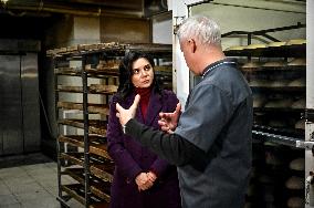 Rehina Kharchenko visits bakery that has joined National Cashback program in Zaporizhzhia