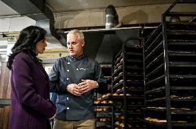 Rehina Kharchenko visits bakery that has joined National Cashback program in Zaporizhzhia