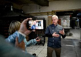 Rehina Kharchenko visits bakery that has joined National Cashback program in Zaporizhzhia