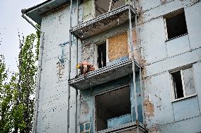 Reconstruction of apartment building damaged by Russian shelling continues in Zaporizhzhia