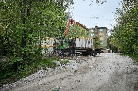 Reconstruction of apartment building damaged by Russian shelling continues in Zaporizhzhia