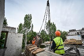 Reconstruction of apartment building damaged by Russian shelling continues in Zaporizhzhia