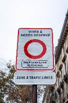 Limited Traffic Zone sign - Paris