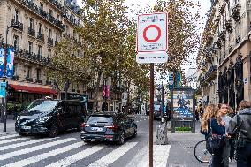 Limited Traffic Zone sign - Paris