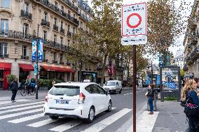 Limited Traffic Zone sign - Paris