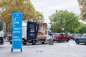 Limited Traffic Zone sign - Paris