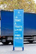 Limited Traffic Zone sign - Paris