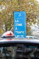 Limited Traffic Zone sign - Paris