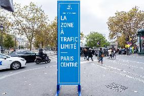 Limited Traffic Zone sign - Paris