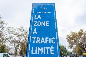 Limited Traffic Zone sign - Paris