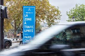 Limited Traffic Zone sign - Paris