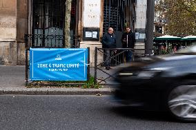 Limited Traffic Zone sign - Paris