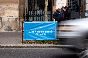 Limited Traffic Zone sign - Paris