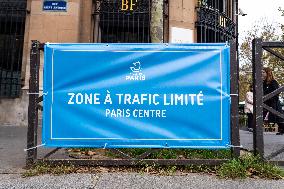 Limited Traffic Zone sign - Paris