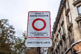 Limited Traffic Zone sign - Paris