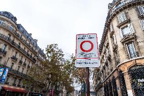 Limited Traffic Zone sign - Paris