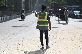 Students Are Performing The Duty Of Traffic Congestion Relief In Dhaka.