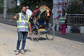 Students Are Performing The Duty Of Traffic Congestion Relief In Dhaka.