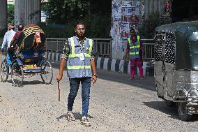 Students Are Performing The Duty Of Traffic Congestion Relief In Dhaka.