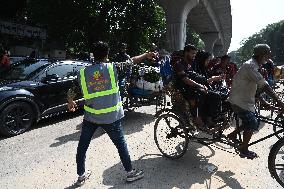 Students Are Performing The Duty Of Traffic Congestion Relief In Dhaka.