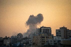 Massive Israeli Airstrikes Hit Southern Suburbs - Beirut