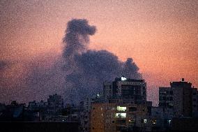 Massive Israeli Airstrikes Hit Southern Suburbs - Beirut