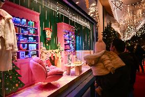 BHV Marais Christmas Window Lighting - Paris