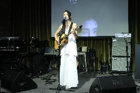 Female Singer Vicky Chen