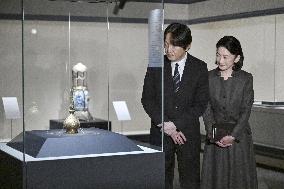 Crown prince visits exhibition on Turkish ceramics