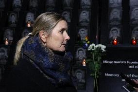 EU ambassadors pay tribute to Heroes of Heavenly Hundred in Kyiv