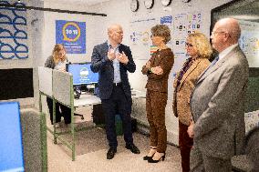 Education Minister Genetet Visits The 30 18 Call Center - Paris