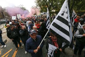 Horse Racing Associations And Professionals Demonstrate In Paris