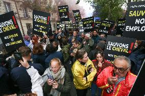 Horse Racing Associations And Professionals Demonstrate In Paris