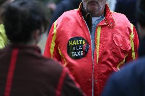 Horse Racing Associations And Professionals Demonstrate In Paris