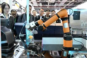 Siemens Robot at 7CIIE in Shanghai