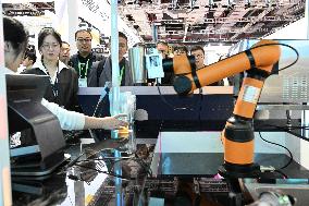 Siemens Robot at 7CIIE in Shanghai