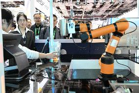 Siemens Robot at 7CIIE in Shanghai