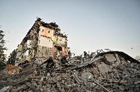 Russian guided bomb hits Zaporizhzhia apartment block