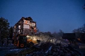 Russian guided bomb hits Zaporizhzhia apartment block