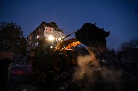 Russian guided bomb hits Zaporizhzhia apartment block