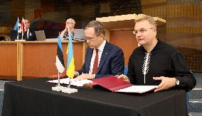 Tartu and Lviv mayors sign sister city agreement