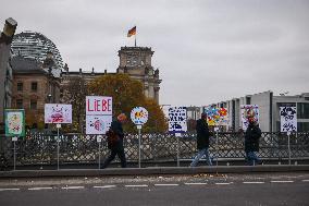 35th Anniversary Of The Fall Of The Berlin Wall Previous