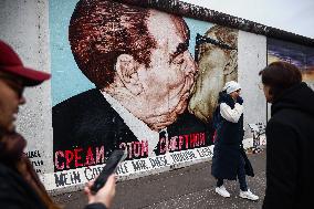 35th Anniversary Of The Fall Of The Berlin Wall Previous