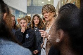 Anne Genetet Visits Middle School - Paris