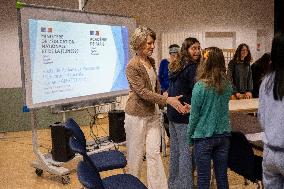 Anne Genetet Visits Middle School - Paris