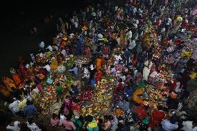 Last Day Of Chhath Puja Festival In Kolkata, India - 08 Nov 2024