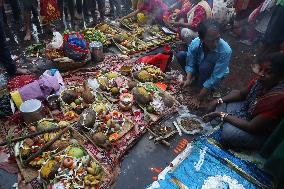 Last Day Of Chhath Puja Festival In Kolkata, India - 08 Nov 2024