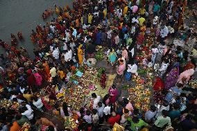 Last Day Of Chhath Puja Festival In Kolkata, India - 08 Nov 2024